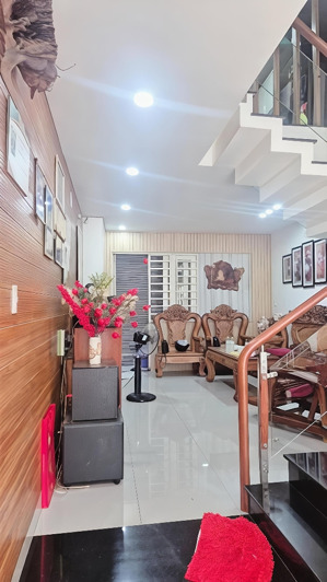 1/ đường 8m xe tải đến sát mặt tiền, nhà shr vuông đẹp chính chủ xây ở 5 tầng dùng vật liệu cao cấp