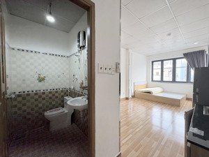 cho thuê căn hộ studio cửa sổ trời lớn thoáng gió thang máy full nt ngay xóm chiếu quận 4
