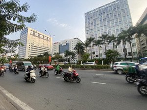 nhà cạnh sân bay 70 m2 2 tầng btct 3 pn 6.5 tỷ hẻm 8 m oto ngủ nhà