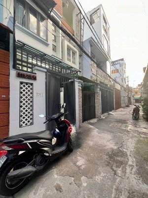 nhanh mới kịp, nhà 2 tầng, hẻm xe hơi, cạnh mt quang trung 3 pn full nội thất 5,3tỷ