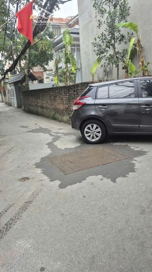 trung tâm tây hồ, đất phú thượng. dt: 72m2. ngõ thông ô tô đỗ cửa, hàng xóm ciputra