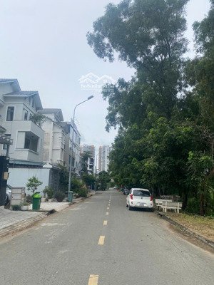 bán khuôn giá tốt thế kỷ 8*20m 24 tỷ giá tốt