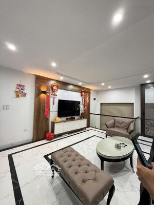 phương mai 40m sổ x 6 tầng. mt5m. 40m ra ô tô. ngõ thông. giá 13 tỷ 180. lh 