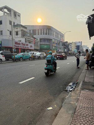 mặt bằng cho thuê 50m2 trống suốt hoàng văn thụ phú nhuận. lh a quý