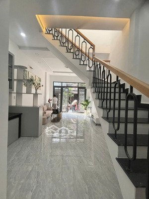 nhà trống khóa số dọn vào ở ngay giá chỉ 3.89 tỷ