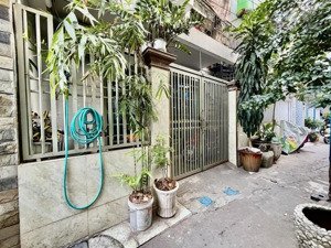 chợ tân bình - bệnh viện thống nhất - ngay hẻm xe hơi, bề ngang lớn 5,7m - giá chỉ nhỉnh 5 tỷ đồng