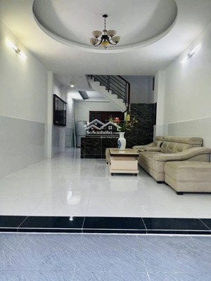 căn góc hai mặt thoáng 5 * 13m nhà 3 tầng kiên cố, cạnh chợ ubnd linh xuân, cho thuê 10tr/ tháng