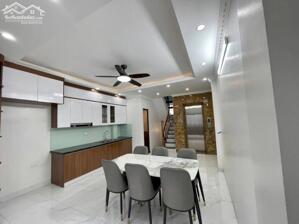 Bán nhà đẹp đường Xuân La giáp Hồ Tây – 5 tầng – giá 6 tỷ 5 – 3PN – Sổ đjp – Ngõ thoáng.