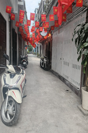 mặt ngõ ba gác phi, kinh doanh, thông tứ phía cực gần ô tô, dt 39m2*5t, chào 9,6 tỷ