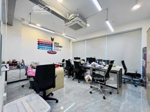 cho thuê nhà phố sala full nội thất văn phòng, dt 114m2, hai mặt tiền, hầm xe riêng không tốn phí