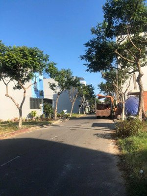 bán lô đất đẹp 90m2 đường đa mặn đông 2 khu cán bộ hải quân đối diện nam việt á, đường lê văn hiến.