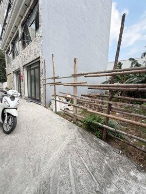 đất đẹp - phố nguyễn gia bồng dt: 50m - mt 5m. ngõ nông - 20m ra đường ô tô tránh.