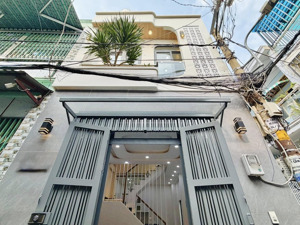 bán gấp nhà phù hợp cho gia đình nhỏ ngay tại quận 4. dt 55m2, shr, bán gấp tết