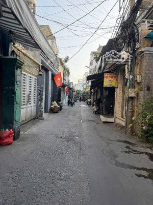 nhà trung tâm quận 8 sát vách q1 - 4 tang hoàn công đầy đủ vô ở ngay.dt : 3 x 12nhà 1 trệt lưng lầu