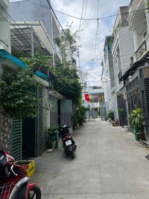 hạ ngay 500tr chốt bán căn nhà 3 tầng tại kdc hồng long đối viện vạn phúc city