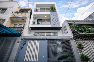 gấp nhà trung tâm quận 3, diện tích 4x11m, 5 tầng 6 phòng ngủ xây dựng full nội thất, cách mt 50m