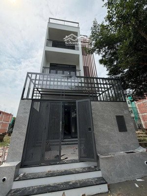 nhà kdc nhơn đức vạn phát hưng. nhà bè
dt 5x19m. 1trệt 2 lầu 1 tum. 5pn, 5wc
giá 8,2 tỷ.