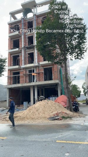 bán một cặp đất đẹp sổ sẵn 10x30 trên trục đường d14-5a ngay chợ đêm kcn becamex bàu bàng.giá 3tyxx