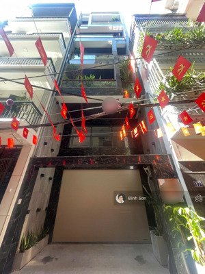 hiếm bán gấp[giảm 3 tỷ]hồng tiến 100m-giá 18 tỷ-8 tầng-chủ mót bán-thang máy-oto tránh-sổ đỏ