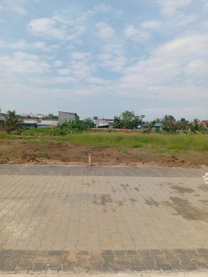 bán lô đất thổ cư 5.2x18 nằm vị trí đắc địa, giáp bình chánh, đường 18m, sổ hồng riêng trao tay