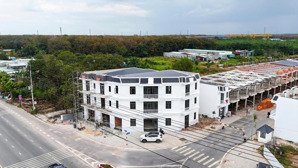 xả lỗ 1 tỷ bán gấp shophouse mặt tiền đại lộ hùng vương 42m, sát sun group bến cát