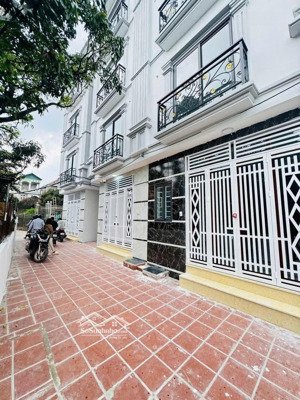 còn duy nhất 1 căn nhà tại hà nội giá 2.x tỷ-vừa ở vừa đầu tư cực tốt-ngõ rộng ô tô vào tận nơi