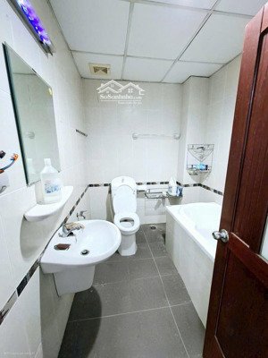 giá 15tr/tháng, căn 3pn, 2wc, c/c screc, trương sa, q3, nhà vừa sơn.