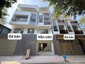 bán nhà mới 4 tầng ngay vạn phúc mặt tiền quốc lộ 13,thủ đức,giá 9,2 tỷ/ 59m2,sổ hồng hoàn công