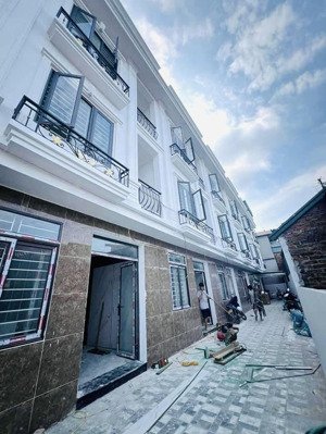 dưới 4 tỷ thì căn này là hoa hậu-khách hàng nên di xem-nhà rộng rãi-thiết kế đẹp-400m ra đại lộ tl