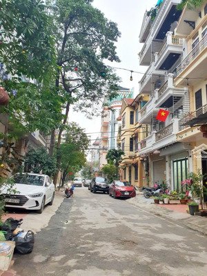 giá rẻ đầu tư! chủ cần bán gấp nhà phân lô ô tô tránh đường giải phóng, vị trí đẹp, 75m2, hơn 22 tỷ