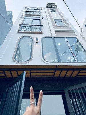 nhà chính chủ xây mới btct cách hxh 20m
đinh tiên hoàng- phường 1 - bình thạnh