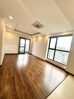 cần bán gấp căn hộ chung cư cao cấp 105 m2,3 pn tòa golden palm 21 lê văn lương