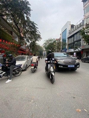 chính chủ cần bán nhà mặt phố giang văn minh, diện tích 30m2, 5 tầng, mặt tiền 4,2m, giá 22,8 tỷ