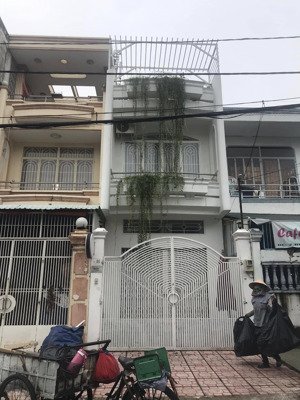 cho thuê nhà khu tên lửa mt đường 5a, 4x20m, 3 tấm, 18tr/th. 3 phòng ngủ, có sẵn nội thất, gần aeon