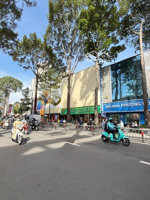 siêu phẩm nhà mặt tiền đường 3/2 ngay hà đô, p. 12 quận 10, 4.5x28m 3 tầng hđt: 130tr giá: 59 tỷ