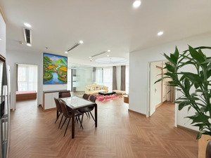 tôi cần bán căn 4pn chung cư ct3 mễ trì hạ, dt 152m2, giá 10,3 tỷ. lh 