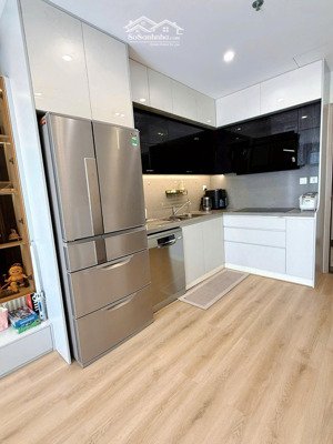 chính chủ bán gấp 1pn + 1, phân khu gs1 the miami, giá: 3,55tỷ, dt: 43m2 view bể bơi