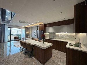 bán nhà lâm hạ, khu vip long biên, 7 tầng 50m thang máy, ô tô 7 chỗ vào nhà, full nội thất.