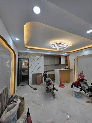 nhà mới 100%. hẻm 3m. thông. lê văn sĩ. quận3.