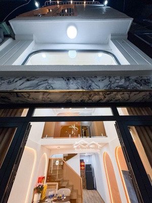 nhà mới- 3 tầng - dt 28m- xô viết nghệ tĩnh-bình thạnh