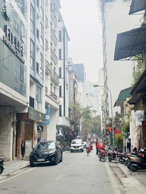 SIÊU HIẾM! Mặt phố Bùi Thị Xuân – gần ngã tư Trần Nhân Tông Vỉa Hè, 30M², 4T, giá chỉ 24 Tỷ