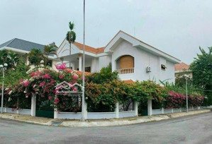 biệt thự sân vườn góc 2 mt khu vip 61 trần não, an khánh, quận 2, dt 25x28m - 3 tầng - giá 128 tỷ