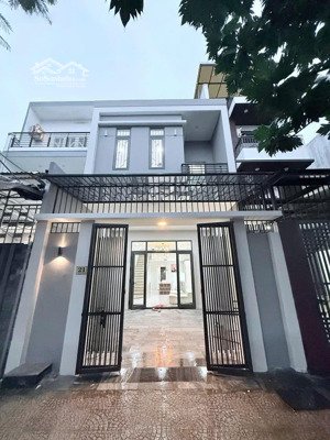 cho thuê căn nhà hồ phi tích 2 tầng gồm 4 phòng ngủ có thể vào ở ngay