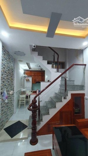 bán nhà đoàn văn bơ quận 4 - 2 tầng đúc - 30m2 - 3 tỷ nhỉnh - 3 bước chân ra mặt tiền