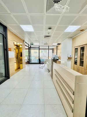 cho thuê tầng lửng làm văn phòng tại khuất duy tiến, thanh xuân 120m2 - giá rẻ - chia sãn phòng ban