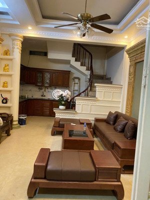 bán nhà ngõ 225 quan hoa, chủ tự xây tâm huyết, 6 tầng giá nhỉnh 9 tỷ có thương lượng