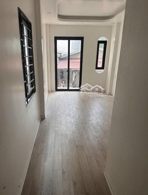 nhà thổ cư, lô góc ngõ thông giao thông thuận tiện.