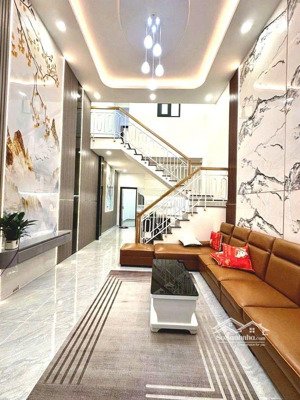 bán nhà 1,5 tầng ở ngay full nội thất đường tl19, phường thạnh lộc, q12,dt51m(4x13). hẻm ôtô