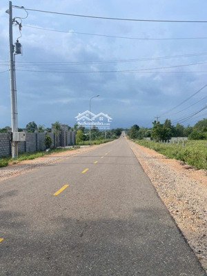 cần bán mảnh đất mặt tiền 715 xã thiện nghiệp cũ gần cổng số 3 sân bay