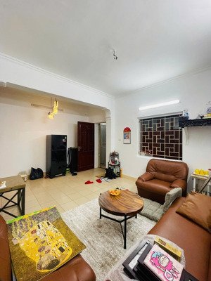 chính chủ bán gấp tập thể lý văn phức tầng 2, đẹp thoáng, khu hiếm bán, có thể làm 3 ngủ đẹp